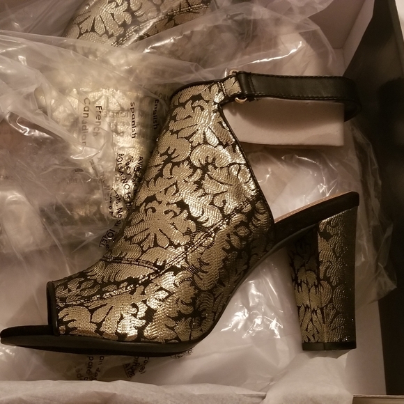 Brand New Never shoes - Picture 2 of 4